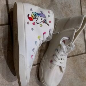 White Shoes size 5 youth